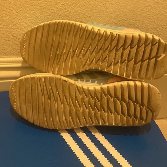 Pre-loved Adidas little mermaid collab sneakers Disney - Picture 4 of 6